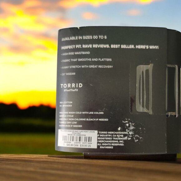 NEW! TORRID - Premium Legging Flare With Pockets - Size 1X - Picture 2 of 6